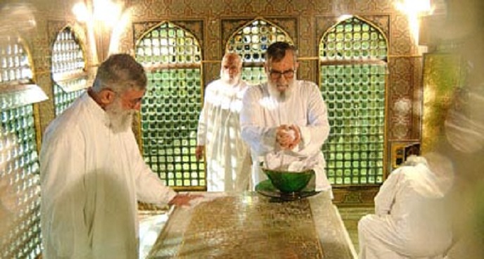 خادم آستان